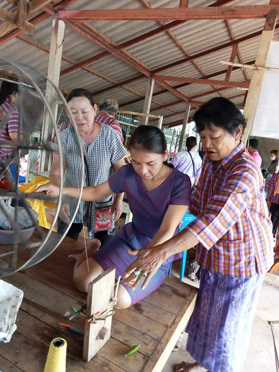 โครงการส่งเสริมอาชีพการทอผ้าฝ้ายบ้านซับระวิง แก่สตรีตำบลลำเพียก