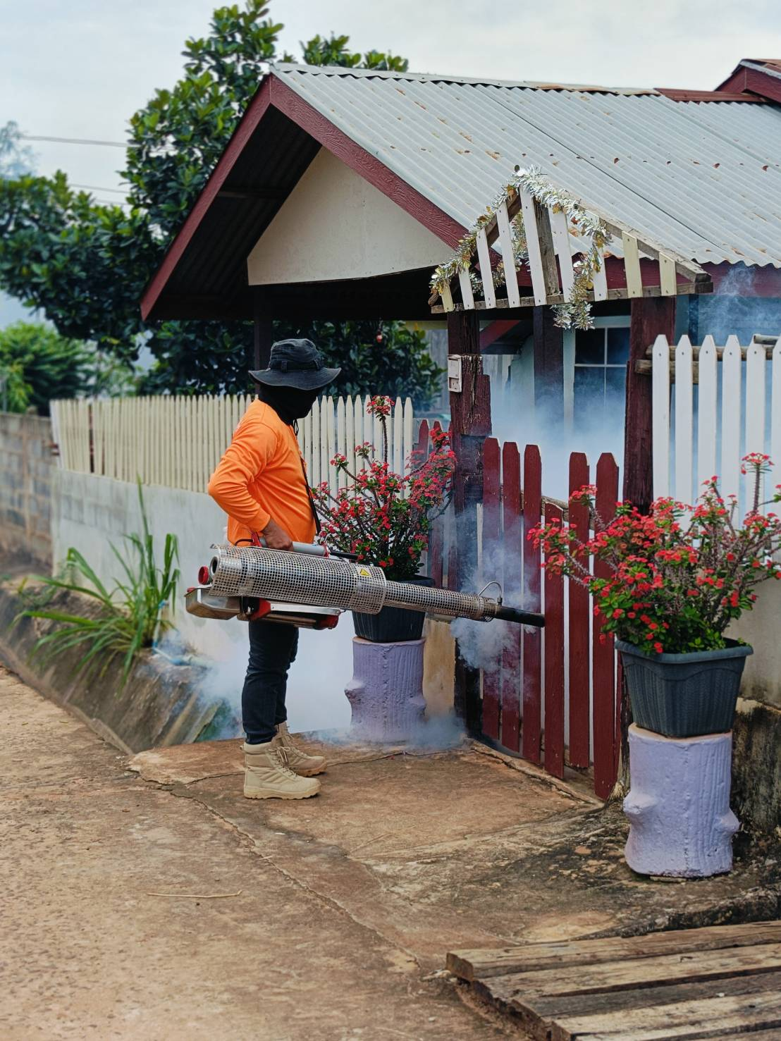 กิจกรรมการให้บริการพ่นหมอกควันเพื่อป้องกันโรคไข้เลือดออก