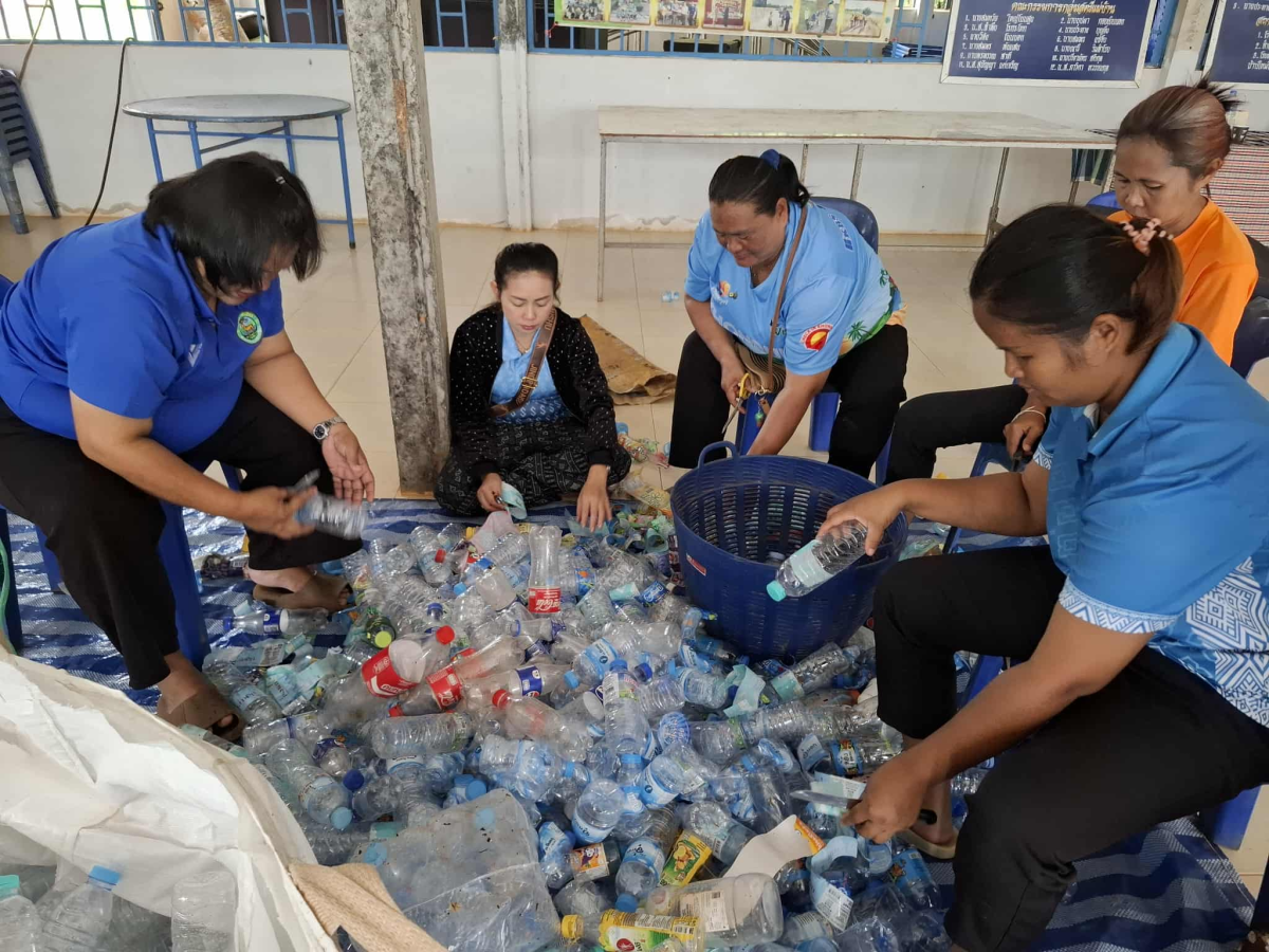 โครงการลดปริมาณขยะ  รักษาสิ่งเเวดล้อม